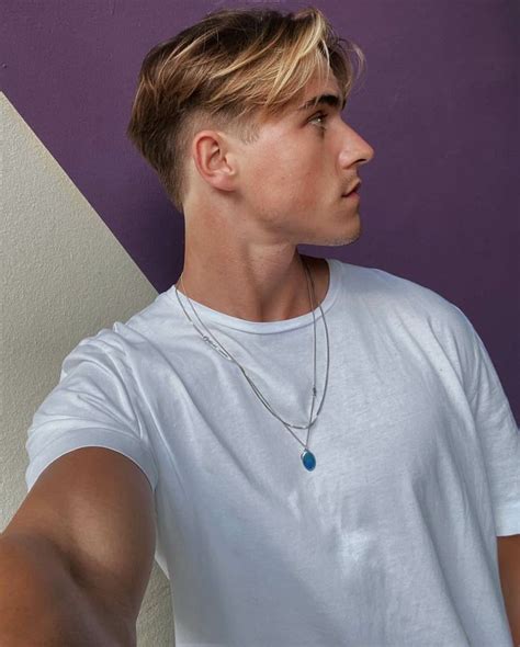 Hairstyle 2020 (middle part) | Cabelo medio masculino, Fotos de cabelo