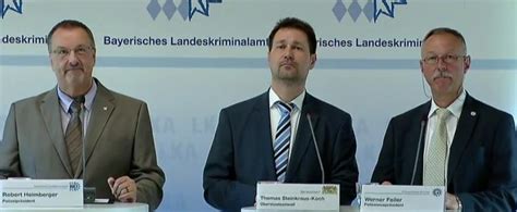 Den behörden scheint das egal zu sein. Amoklauf OEZ München: Tatwaffe im Darknet besorgt - Täter ...