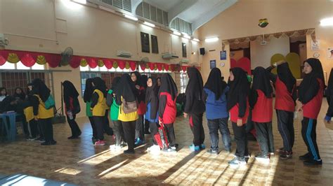 Dalam bidang pendidikan, penguasaan kemahiran berfikir secara kritis dalam kalangan pendidik penting untuk menjadikan pelajar mampu mentafsir dan mempraktikkan prinsip dan subjek yang dipelajari ke dalam konteks kehidupan harian. mySDASA: KEMAHIRAN BELAJAR ABAD KE-21