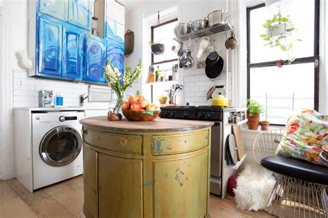 Welcome to my cozy, 500 sq foot studio apartment tour! This Family of Four's 500-Square-Foot Apartment Feels Much ...