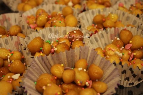Gli struffoli sono i dolci più napoletani che ci siano. STRUFFOLI NAPOLETANI ~ Sale & Marzapane
