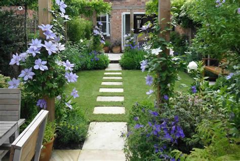 Small Town Garden | Small gardens, Urban garden, Small garden design