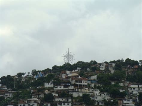 Una nueva noche de violencia se vivió en la comuna 20 de cali, siloé, donde habitantes denunciaron en redes que se cortaron los servicios de energía e internet. Bitacora: Siloe