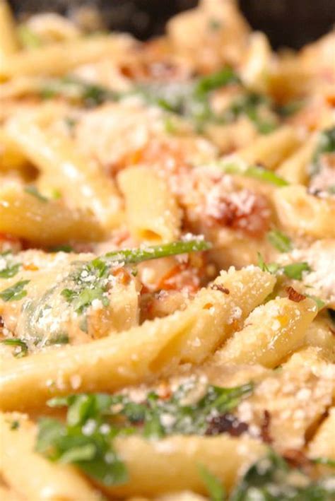 This tuscan chicken pasta recipe from delish.com is the best. 20+ Easy Italian Chicken Recipes - Best Italian Flavored ...