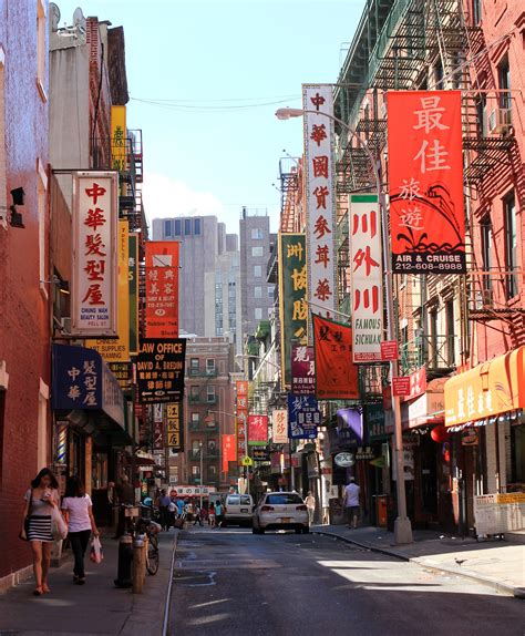 Colorful Photos Of Chinatown In New York City Places Boomsbeat