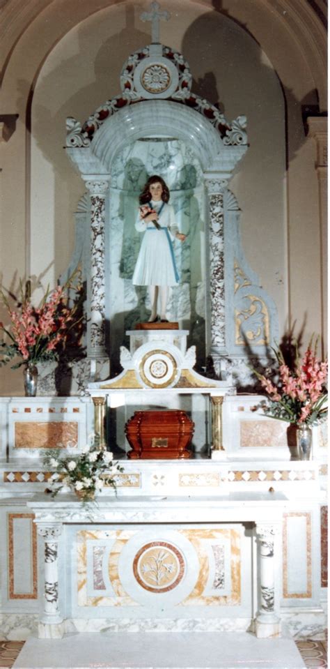 Beata Laura Vicu A Altar De La Capilla De Mar A Auxiliadora Bah A