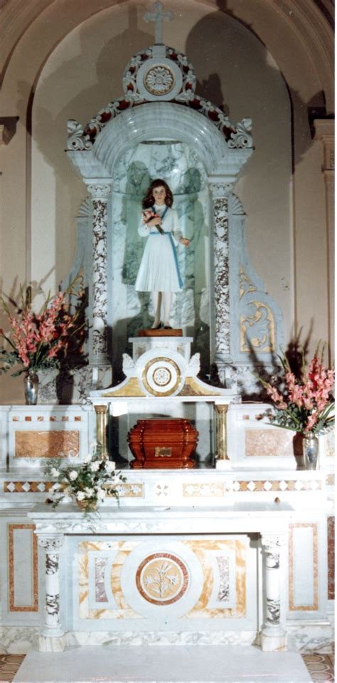 Benjamín vicuña comparte inédita imagen de su hijita blanca y rec. Beata LAURA VICUÑA, altar de la Capilla de María ...