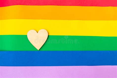 Continue reading the main story. LGBTQ-Flagge Für Hintergrund, Genaue Maße, Elementanteile ...