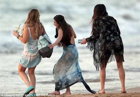 Lea Michele Parties With Pals On Shores Of Maui In Hawaii Daily Mail Online
