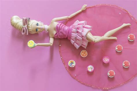 Barbie Feet το νέο Trend για τις καλοκαιρινές σου φωτογραφίες στο Instagram Boro από την