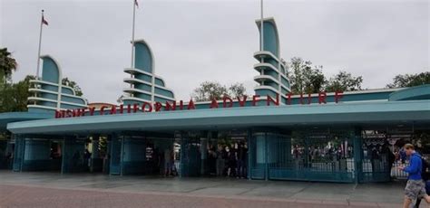 Disneyland Cast Members Being Recalled For Upcoming Dining And Shopping