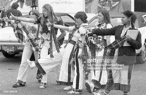 Bay City Rollers Fans Crowd Outside Of Tower Records In San News Photo Getty Images