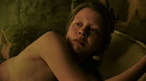 Nackte Mia Goth In A Cure For Wellness