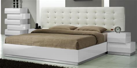 Aliya King Size Modern Leatherette White Lacquered