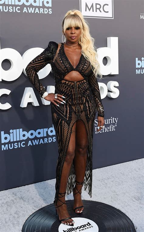 Mary J Blige In Cut Out Dress Sandals At Billboard Music Awards 2022 Footwear News