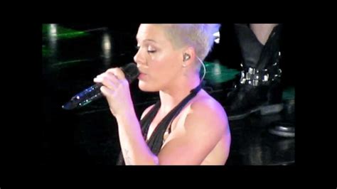 Pink Just Give Me A Reason Live In Brisbane 23072013 Youtube