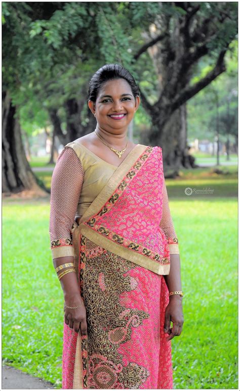 The Kandyan Saree Or Osariya The National Attire Of Sri Lankan Women A Photo On Flickriver