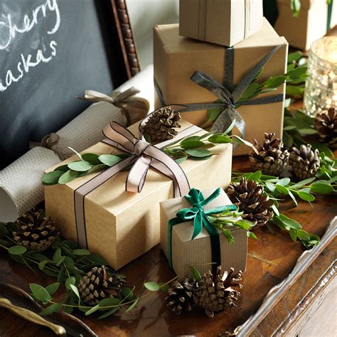 Transform your gifts for friends with unique wrapping. Gift wrapping ideas for Christmas presents with style ...