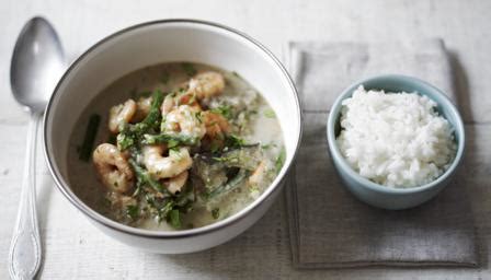 If you're ready to try your hand at cooking homemade thai food, these recipes will get you started. BBC Food - Recipes - How to make Thai green curry with prawns