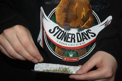 A Stoners World - Pics Of Pot - Stoner Pictures - Marijuana Pictures