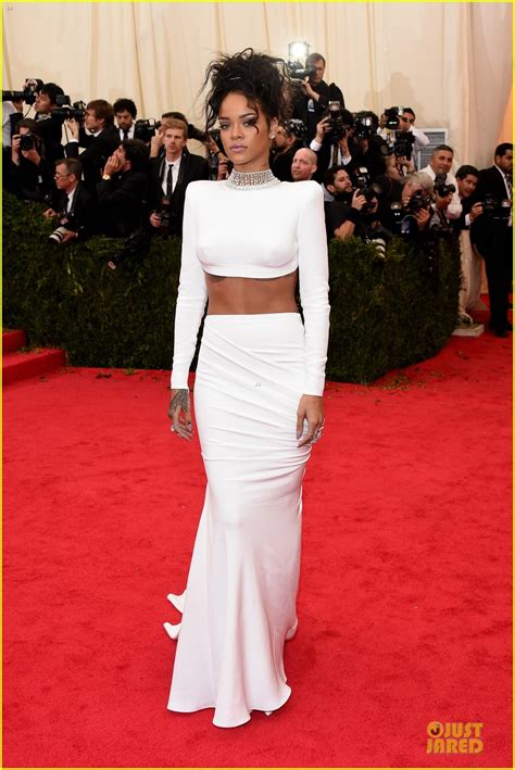 Rihanna Brings Sexy Back And Midriff To Met Ball 2014 Photo 3106143