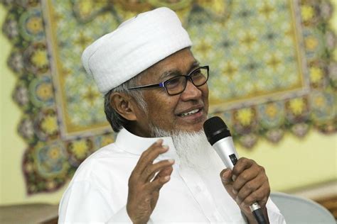 Menurut adik kepada allahyarham, aziq mustapha, arwah difahamkan meninggal dunia sewaktu tidur kerana tidak terjaga ketika dikejutkan. Azmil Mustapha 'Ali Setan' Pulang Ke Rahmatullah. Takziah ...