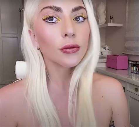 Lady Gaga Shows Off Her Makeup Skills In New Youtube Video Vita Daily