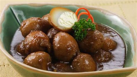 Namun jika bosan dengan sajian yang monoton, kamu juga bisa mengolahnya lagi. Resep Telur Kecap - Resepedia