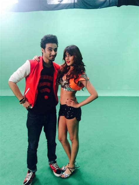 Rhea Chakraborty Bikini Images With Raghav Juyal From Sonali Cable Veethi