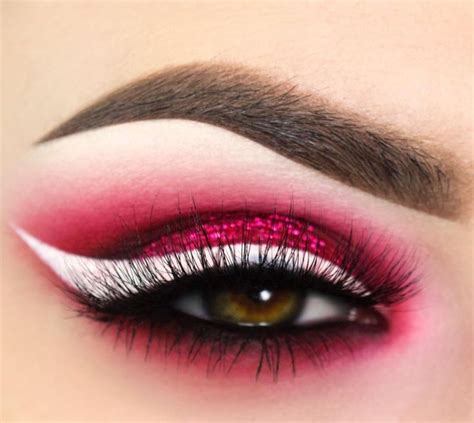 Beautiful Holiday Themed Red Glitter Smokey Eye With White Winged Liner
