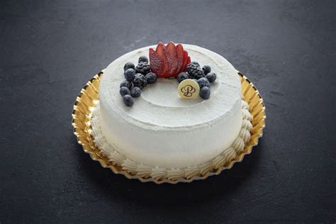 Milkn Berries® Cake Round Portos Bakery