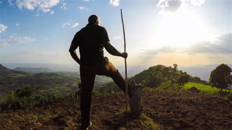 Má svůj původ ve vojenském výcviku starých řeků, byla i součástí starověkého olympijského pětiboje. GoPro: Julius Yego - The YouTube Man - YouTube