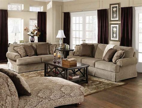 Take that décor up high when floor space is limited. Country Living Room Ideas and Inspirations - Traba Homes