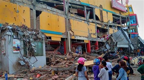 Indonesia Tsunami Highlights Death Toll Nears 400 Fate Of Hundreds