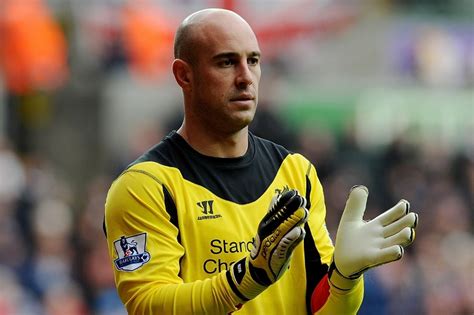 Pepe reina to join lazio from ac milan, confirmed! The football player of Napoli Pepe Reina is applauding ...