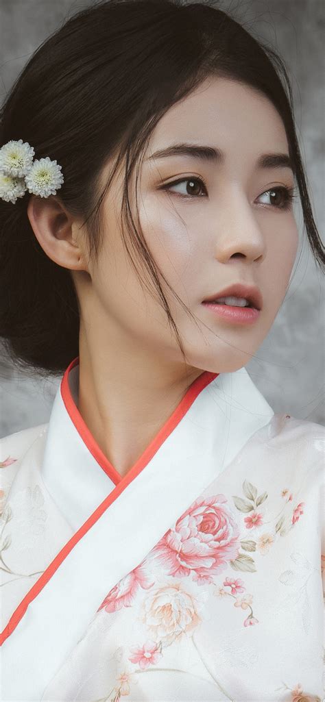 schönes japanisches mädchen junge frau kimono 1242x2688 iphone 11 pro xs max hintergrundbilder