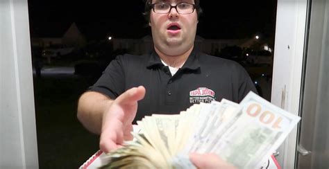 If you drive to a restaurant and go inside to pick up the food, there is no need to tip. This Dude Shocks Pizza Delivery Drivers With $10,000 In Tips
