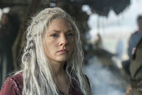 Vikings Midseason Premiere Sneak Peek Lagertha Stands Her Ground Tv