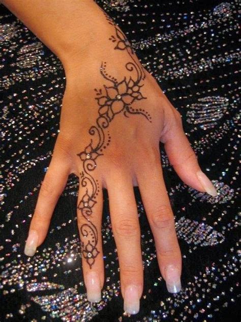 For some henna tattoo men are even better. Simple And Elegant Henna Tattoo Designs For Hands