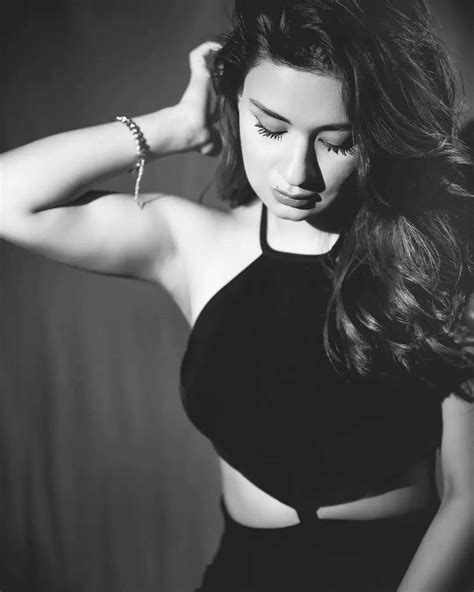 Photo Gallery Avneet Kaur Shared Her Glamorous Pictures Wearing A Black Outfit