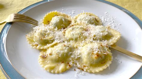 Ricotta And Spinach Ravioli With Brown Butter Sauce