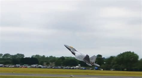 Possibly The Best Filed F 22 Raptor Aggressive Takeoff Ever Frontline