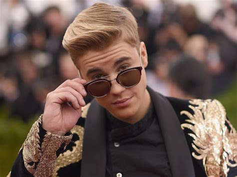 Wallpaper Justin Bieber Singer Sunglasses Hd Widescreen High Definition Fullscreen