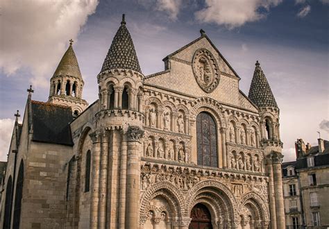 Esta Iglesia De Casi Mil Años Es Una Maravilla De Francia Y Está En