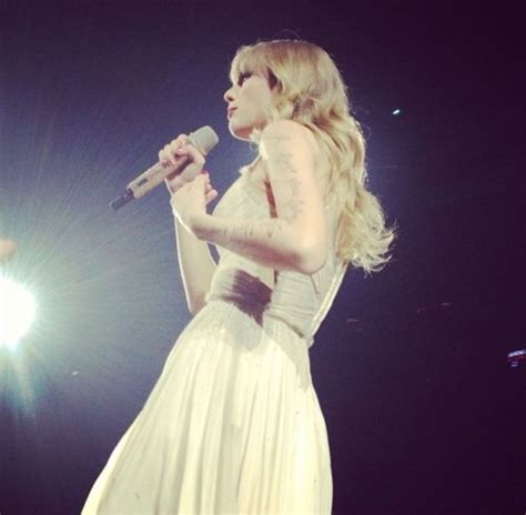 Taylor Had The Arm Lyrics Back For Tonights Show In Newark 32713 A