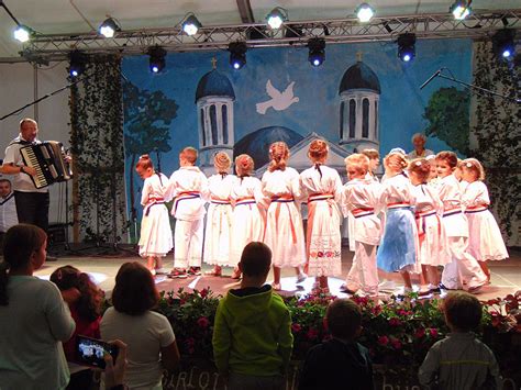 Najteže mu je shvatiti u čemu se ona sastoji. Međunarodna smotra folklora „Golubica bijela" - Turistička ...