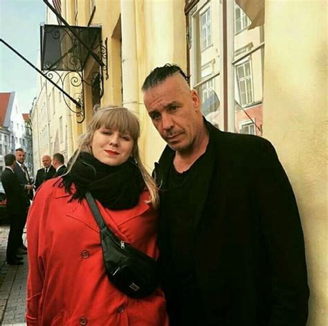 Joey tribbiani is the notorious playboy of the group, having a revolving door of women in and out of his life. Pin von Vlastica auf till | Lindemann