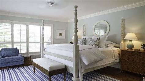 It has a white window curtain and a white ceiling. See Inside The 20 Best Gray Bedroom Color Schemes Ideas ...