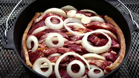 Schichtfleisch aus dem Camp Chef Dutch Oven