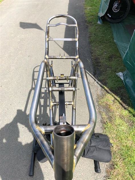 Norton had contested every isle of man tt race from the inaugural 1907 event through into the 1970s, a feat unrivalled by any other manufacturer. Frames